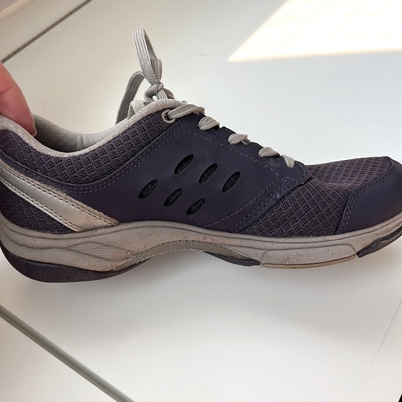 VIONIC sneakers - Picture 10 of 10